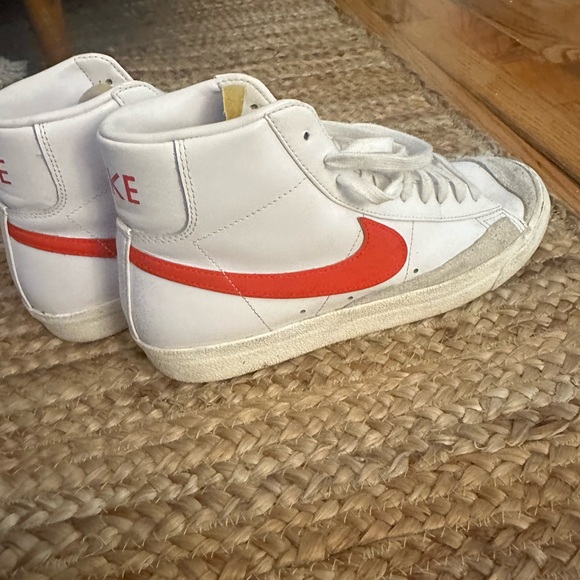 Nike Sz 9/10.5 Blazers Mid '77 White Habanero Red Sail Sneakers CZ1055 101 - Picture 7 of 10